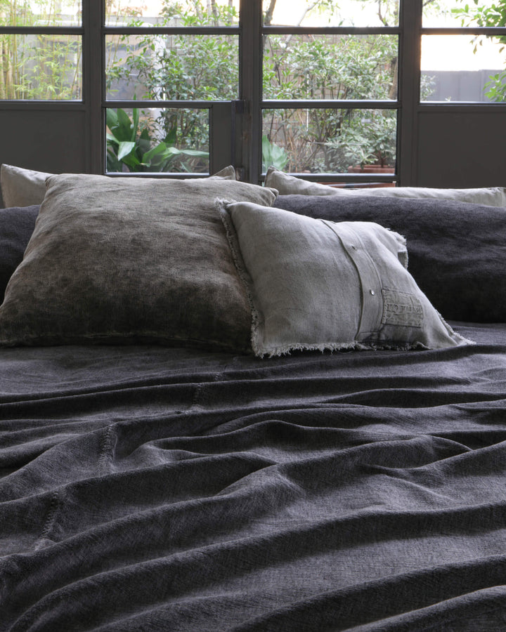DISTRESSED VELVET BED COVER