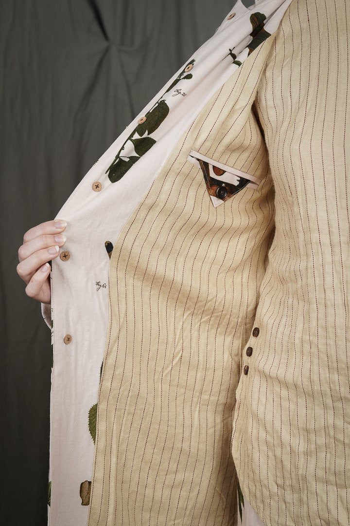AUTOMNE VERT LEAN COAT by ALEKSANDR MANAMÏS