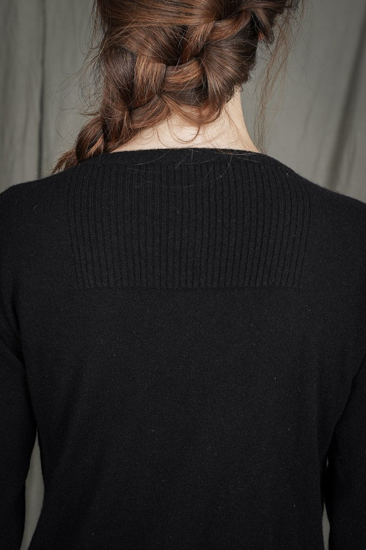 PLACKET KNIT CARDIGAN by ALEKSANDR MANAMÏS