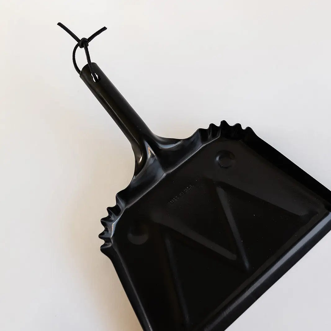 The Farmhouse Dustpan