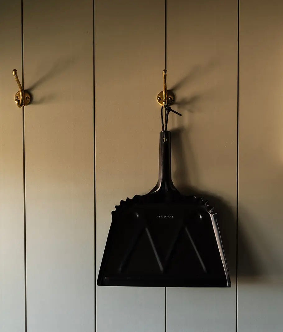 The Farmhouse Dustpan